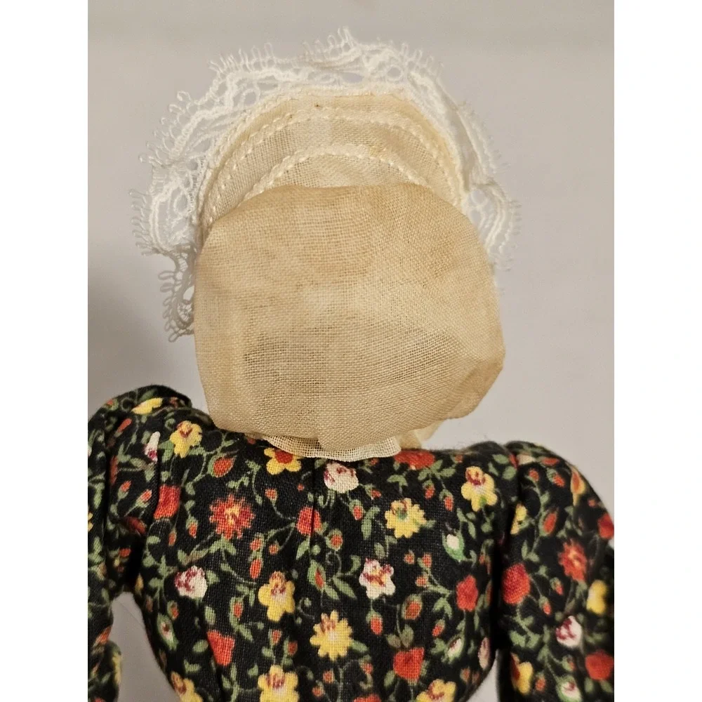 Vintage Ozart Walnut Head The Pioneer Grandma Snazzy Doll 9 Inch